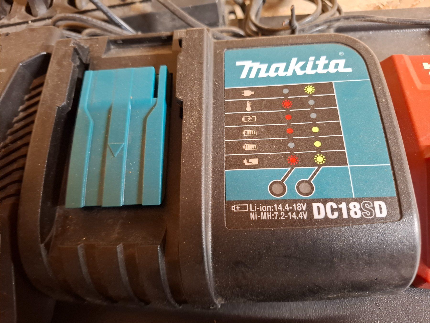 Makita Alle Werkzeuge: Akku-Grasschere 18V DUM111 – Gebraucht aus Steg im Tösstal von LARO14 4