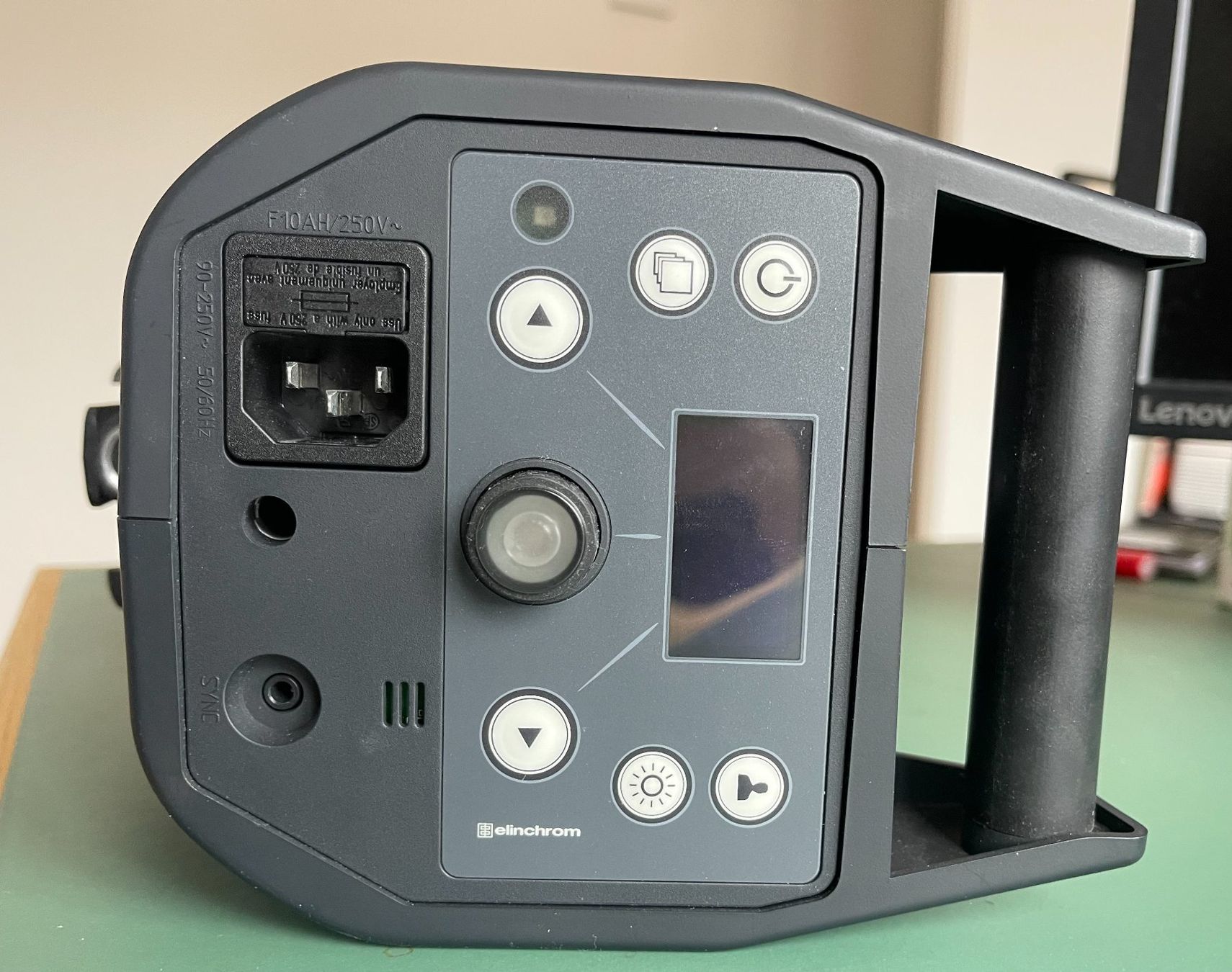 Elinchrom Flashs: Elinchrom ELC Pro HD 500 – D'occasion à Zürich par denosim 3