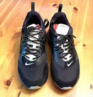 Nike Air Max 720 schwarz Grösse 43 