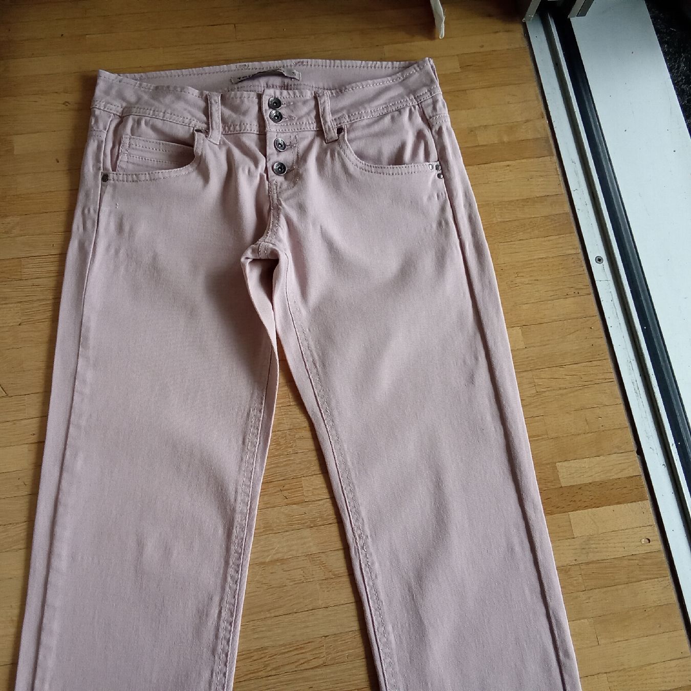 Lotti di vestiti: Da.-Hose roséfarb. CHF 8.-- u. pass. Bluse CHF 8.-- – Usato da Frauenfeld venduto da clausi 3