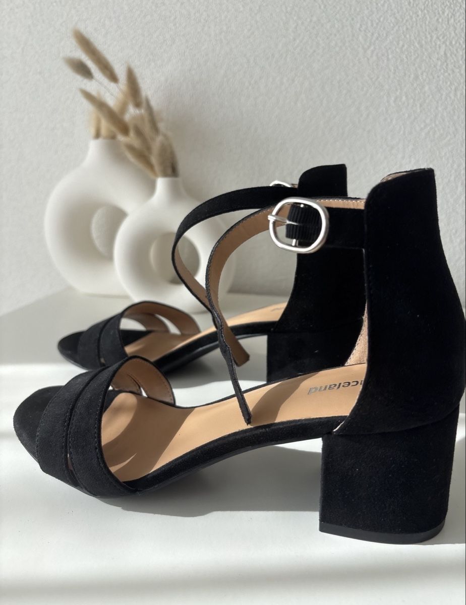 Damenschuhe: SCHWARZE RIEMCHENSANDALEN MIT ABSATZ – Neu (gemäss Beschreibung) aus Lengwil von lin_vt8r 1