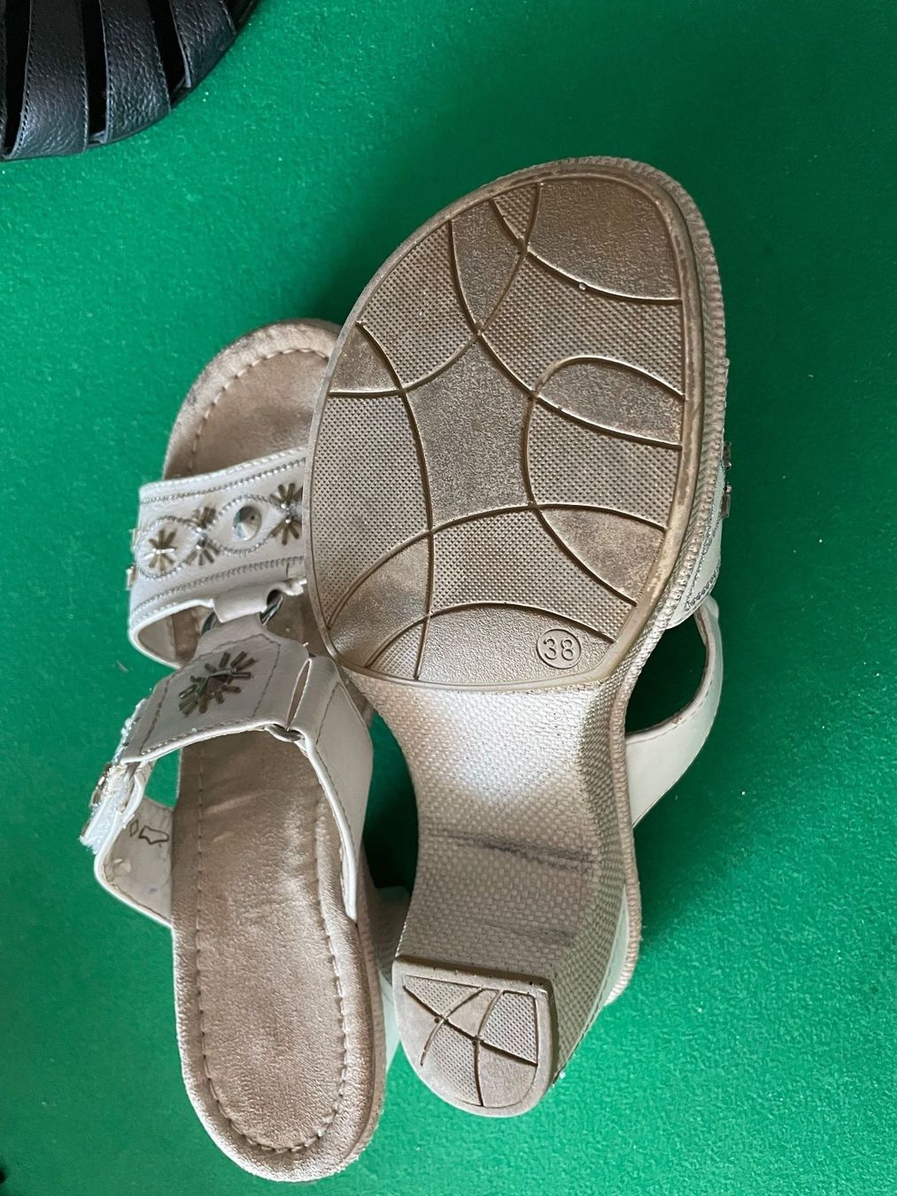 Scarpe da donna: Damen-Sandalen Gr. 38 – Usato da Lausen venduto da Re4649 1
