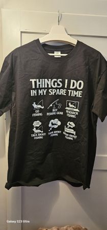 XXL Schwarzes T-Shirt - Für Fischer und Angel-Fans!
