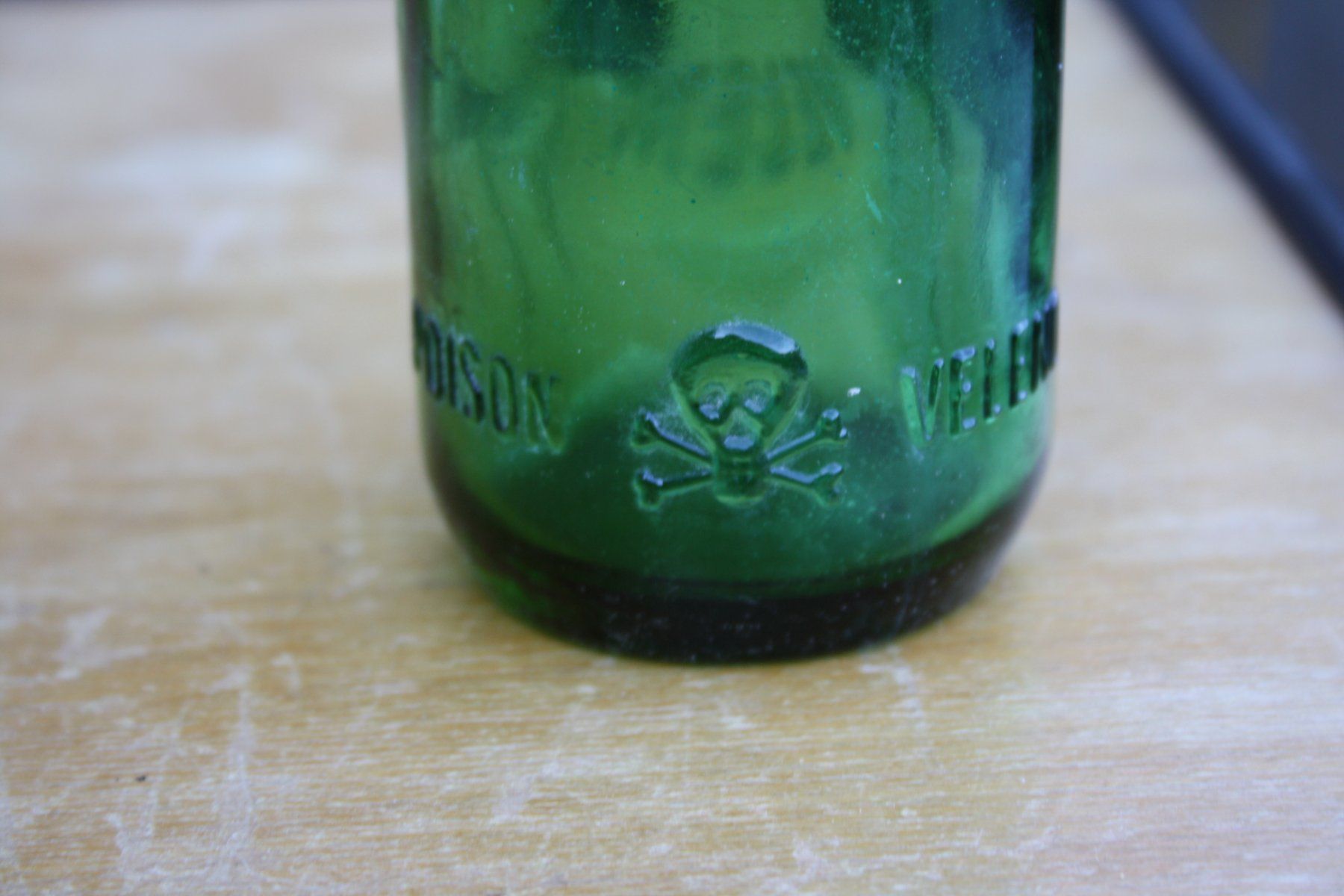 Bottiglie: GIFTFLASCHE VINTAGE TOTENKOPF FLASCHE – Usato da Wauwil venduto da Pneuedy 3