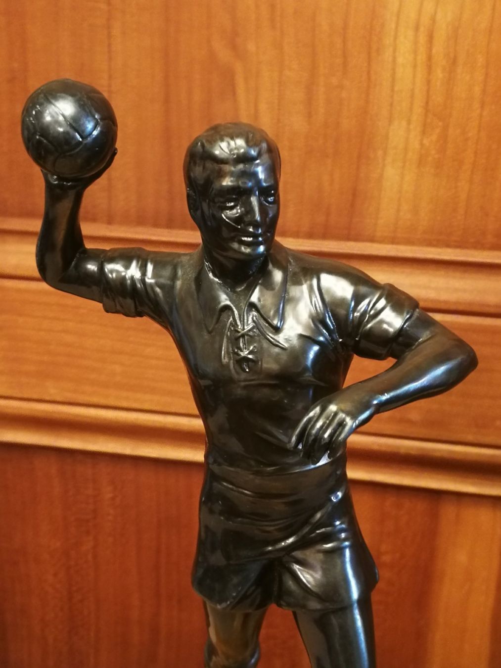 Statuette: Bronzefigur werfender Handballer – Usato da Wagenhausen venduto da Simbad 4