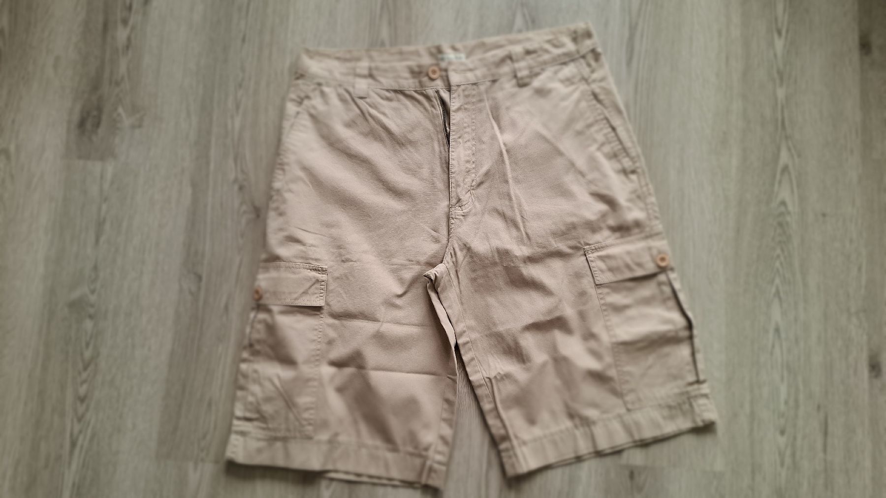 Pantaloni: Oviesse Basic Herren Sommer-Shorts, beige Gr. 52, – Usato da Emmen venduto da Tigerlady