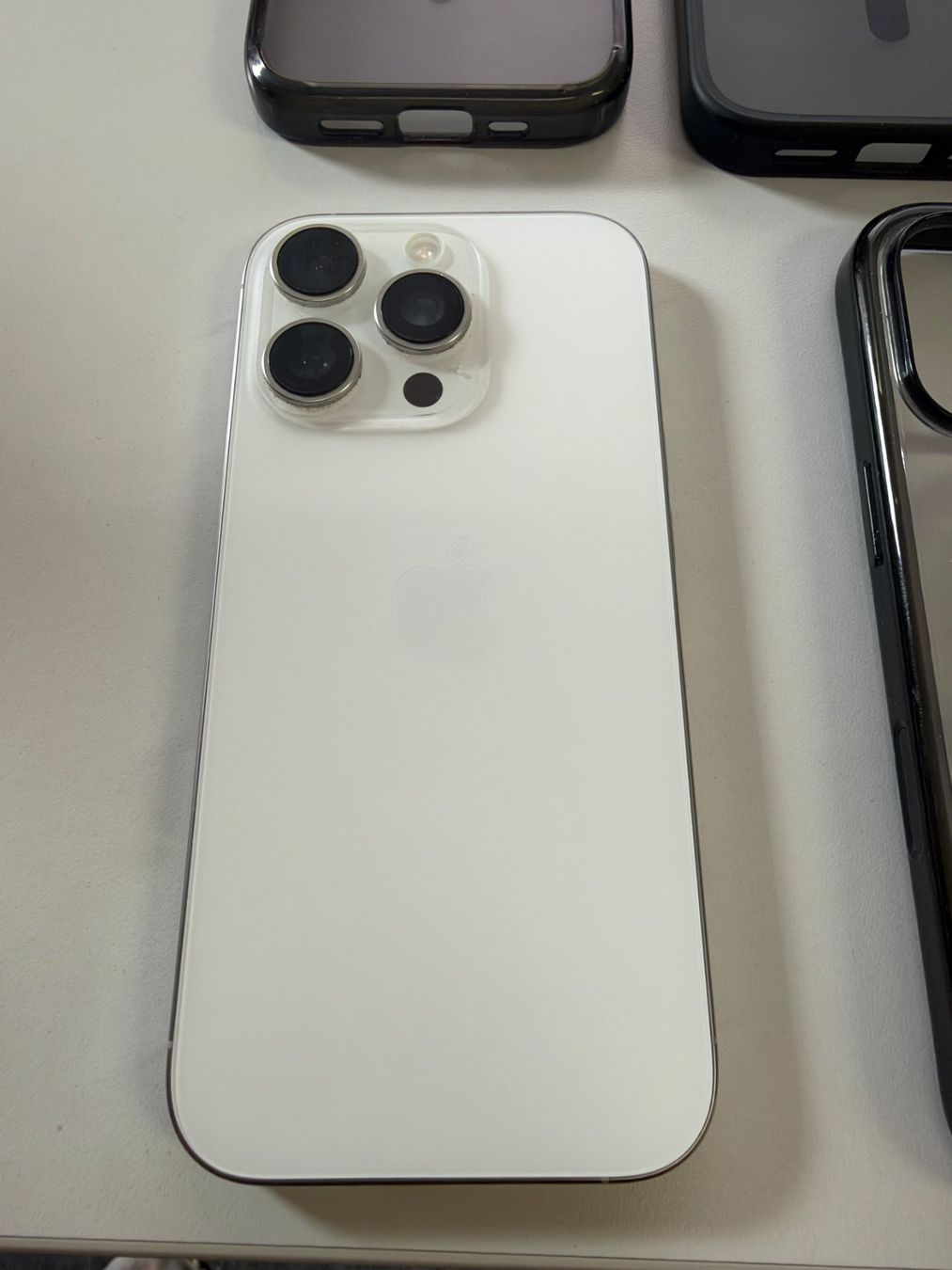 Apple Telefoni cellulari / Smartphones: iPhone 16 Pro 256 GB Titane Blanc – Usato da Basse-Nendaz venduto da maytainf 4