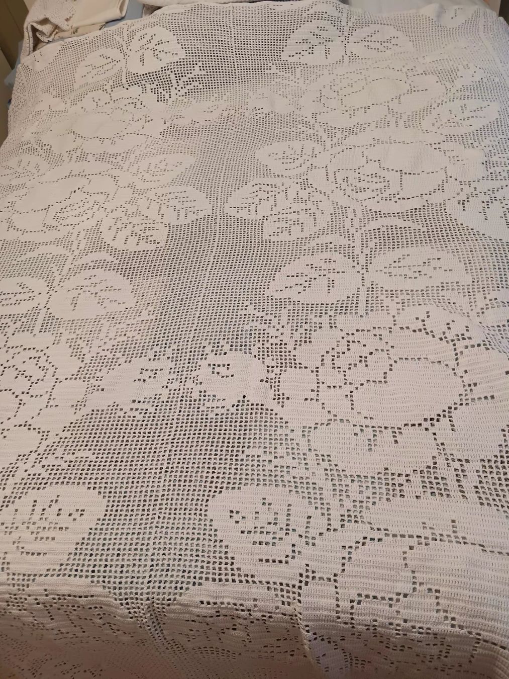 Linge de lit: gehäckelte bettüberwurf  – D'occasion à Ambrì par Maerz87 5