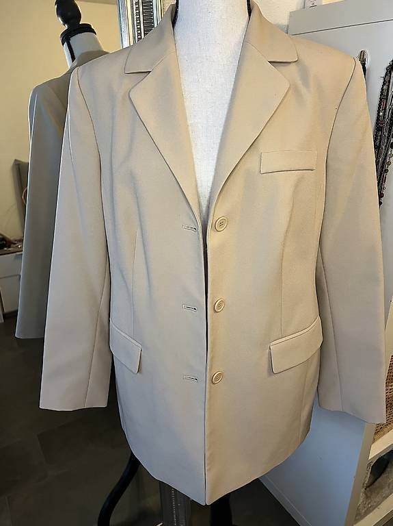 Giacche: Blazer in Beige ? Größe XL – Usato da Urdorf venduto da Marybyii