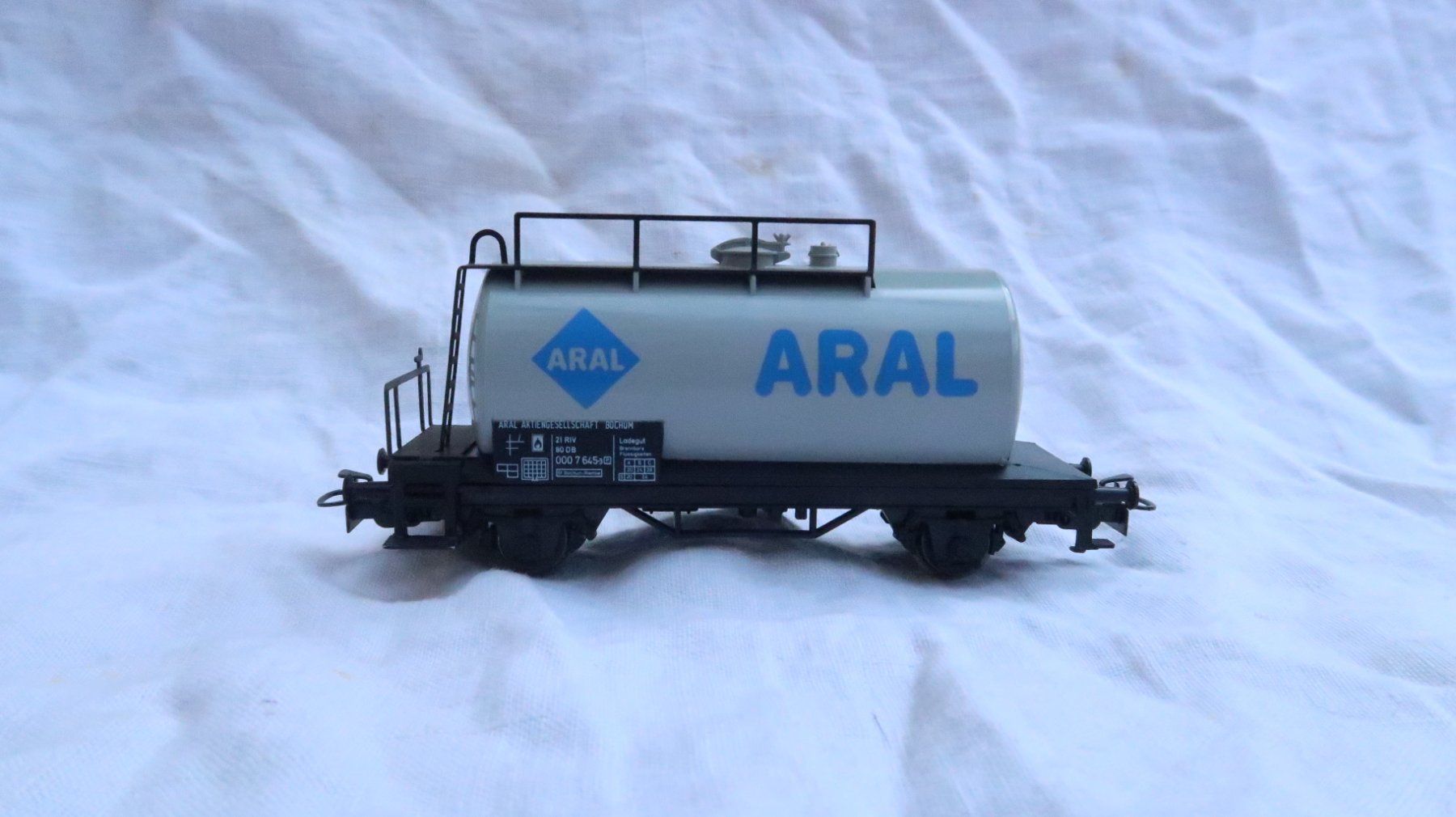 Märklin Trains électriques: MÄRKLIN Nr. 4440 DB "Aral" Tankwagen – D'occasion à Muttenz par Laeckerlihamschter 4