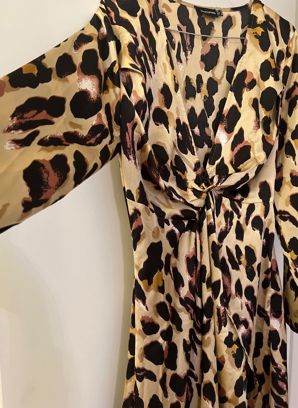 Kleider: Neues Kleid mit Leopardenmuster – Neu (gemäss Beschreibung) aus Biel/Bienne von Peeeep10 1