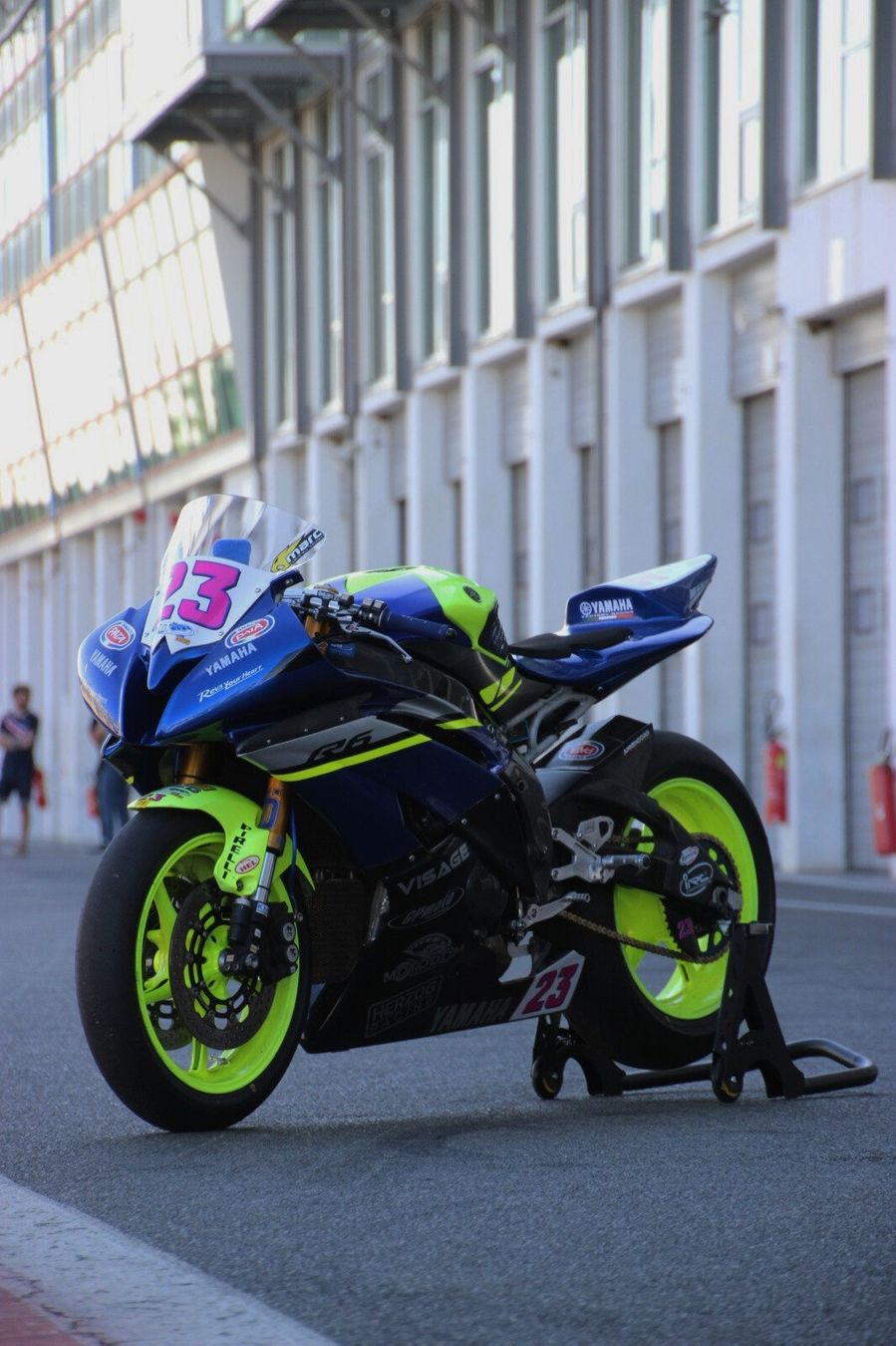 Yamaha Strada: Yamaha R6 – Usato da Zwillikon venduto da Yoilla