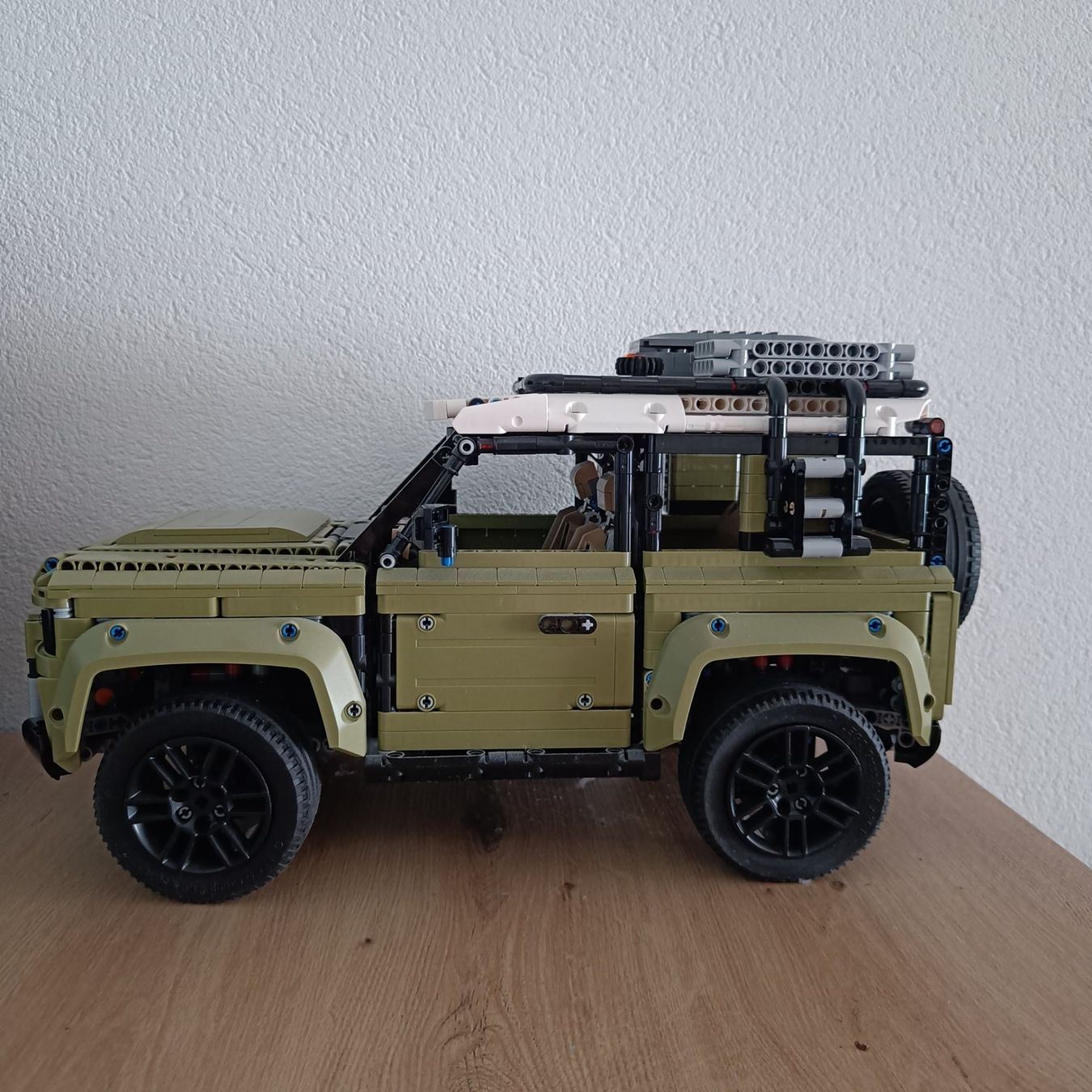 Lego Kit di costruzioni: Lego Technic Land Rover Defender 42110 – Usato da Niederwangen BE venduto da jofr19