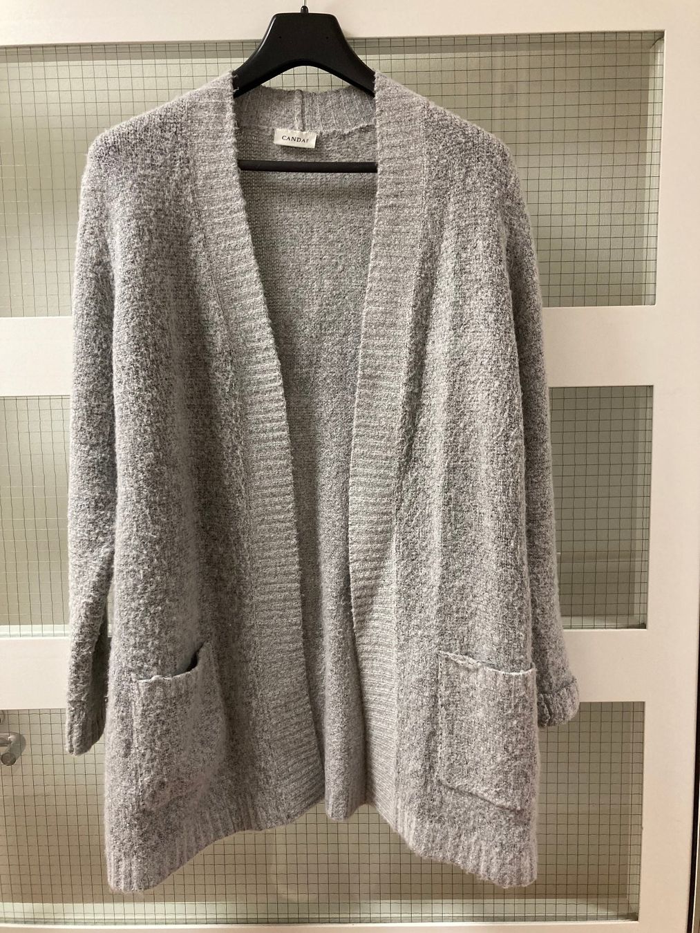 C&A Vestes: Strickjacke, Cardigan beige/hellgrau, Gr. M – D'occasion à Zürich par NizzaTunis