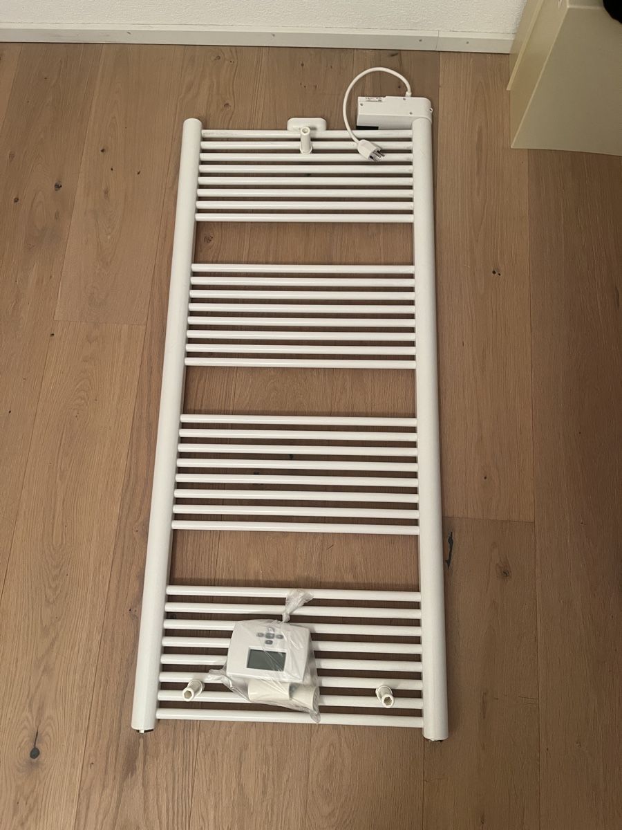Zehnder Radiatori: Zehnder Elektro Handtuchradiator – Usato da Auslikon venduto da val_8kqt