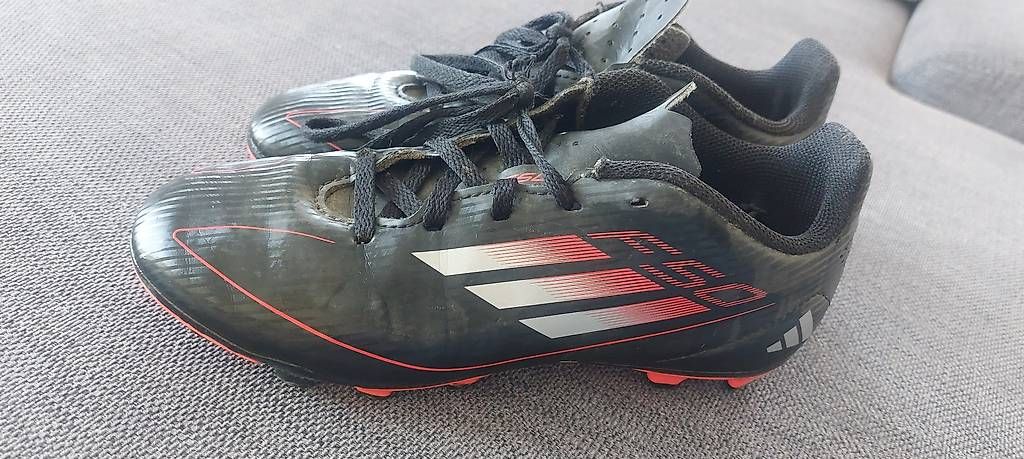 Herrenschuhe: Fussballschuhe – Gebraucht aus Chur von mal_6m7r