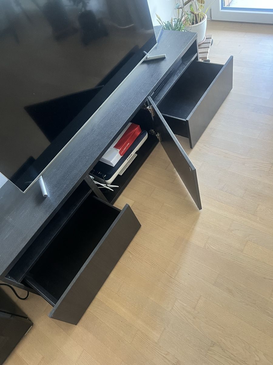 Ikea Mobili TV: Lowboard dunkelgrau mit Türen und Schubladen gute Zustand – Usato da Islikon venduto da bia_7l8s 3