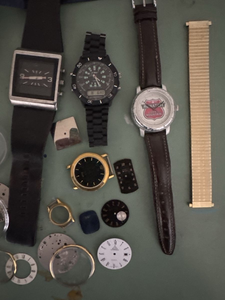 Orologi: Lot de montres diverses et accessoires état variable – Difettoso da La Chaux-de-Fonds venduto da lida2005 8