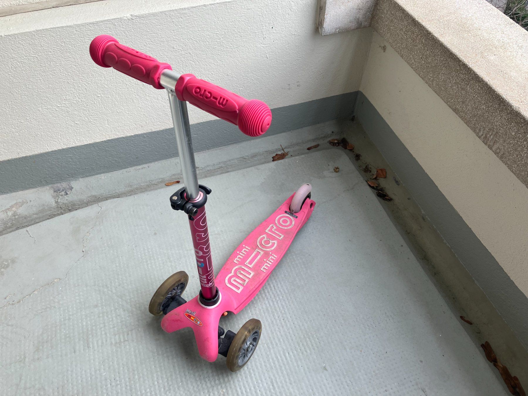 Micro Kickboard: Trottinette Mini Micro Deluxe – Gebraucht aus Genève von dim_5w7z 2