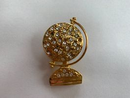 Goldener Vintage Globus Brosche mit Strasssteinen