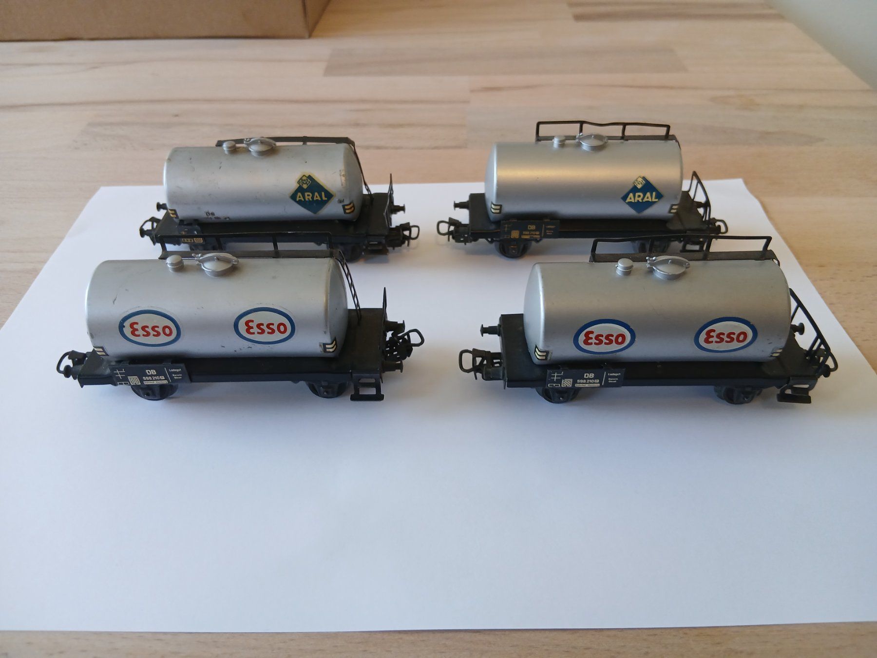 Märklin Modelleisenbahnen: 4 Märklin Kesselwagen 2-achsig – Defekt aus Münchenstein von Cellomar