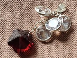 Modischer Damen Anhänger mit roten Stein & Kristalle Silber