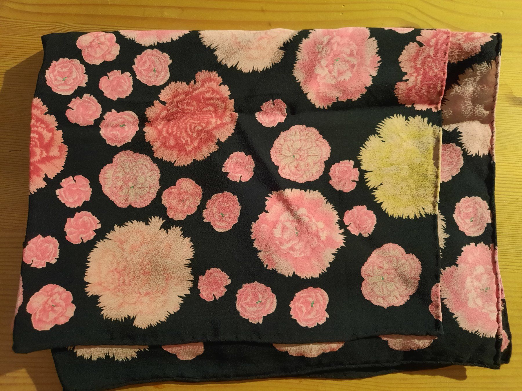Foulard & Sciarpe: Foulard, handrouliert aus Fabric frontline-Seide – Usato da Basel venduto da Michel_stelz 2