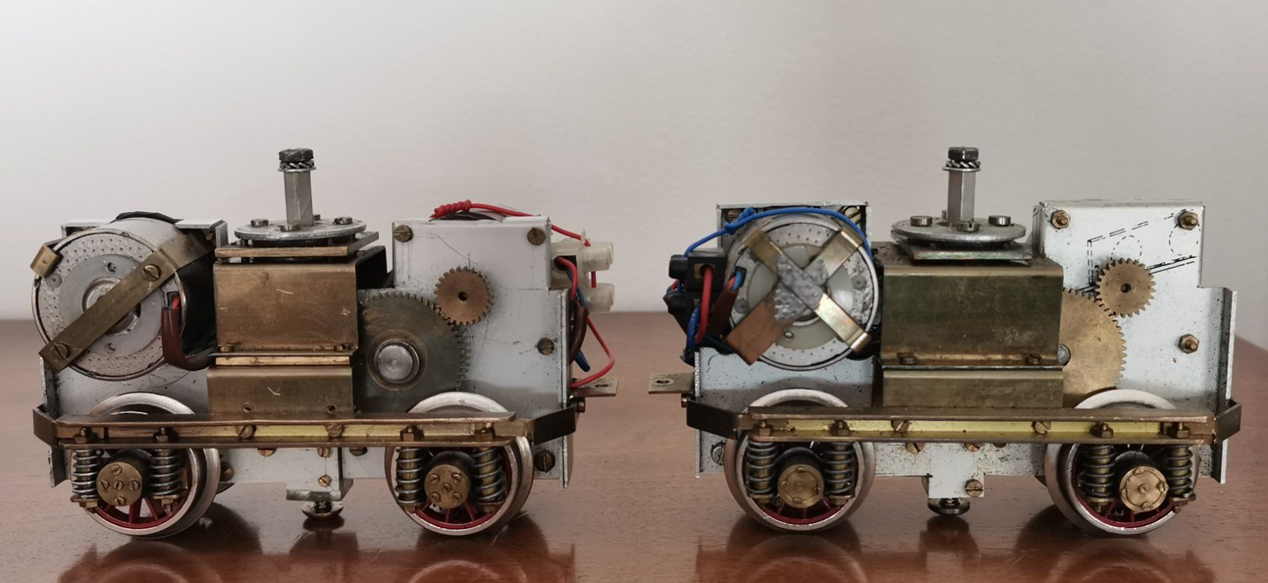 Modelleisenbahnen: Drehgestelle 4 Motoren 3L GS – Gebraucht aus Aesch BL von  2
