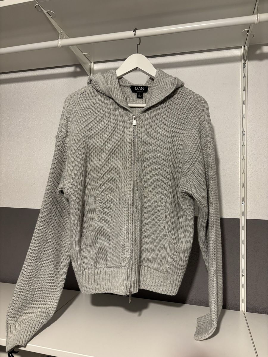Giacche: GRAUE KAPUZENSTRICKJACKE – Nuovo (secondo la descrizione) da Küttigen venduto da Hedimia