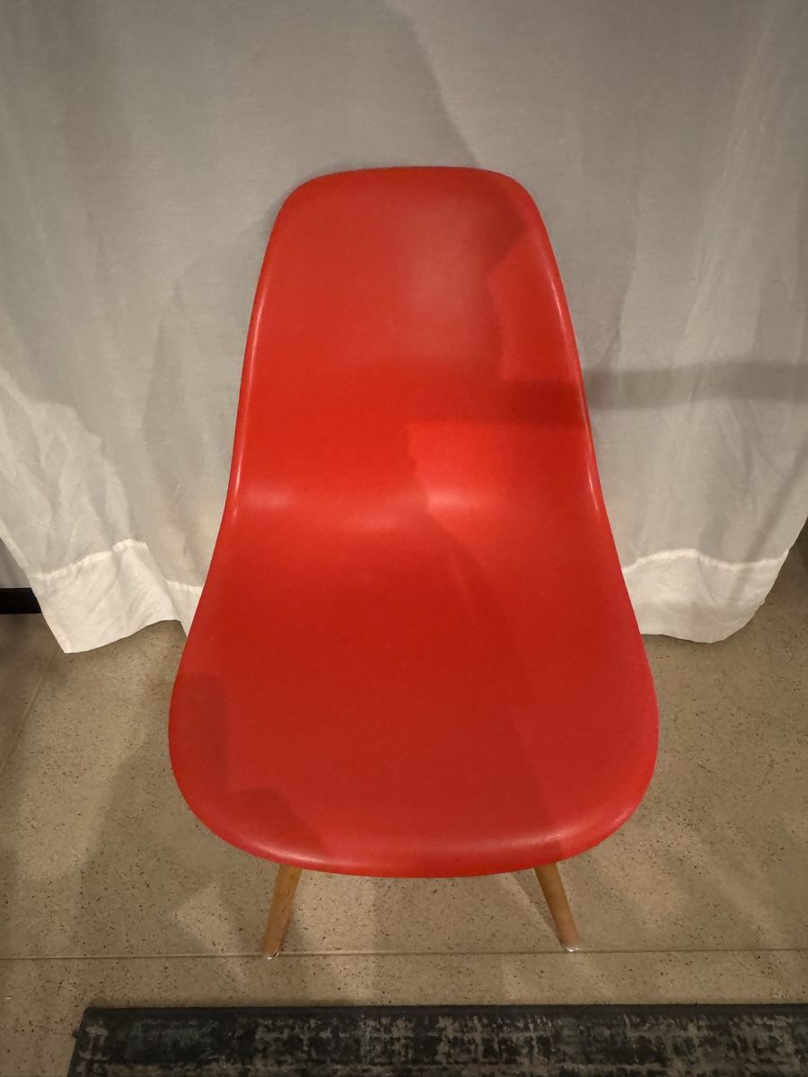 Stühle: Vitra Eames DSW Replica in Rot – Gebraucht aus Zürich von VZN 2