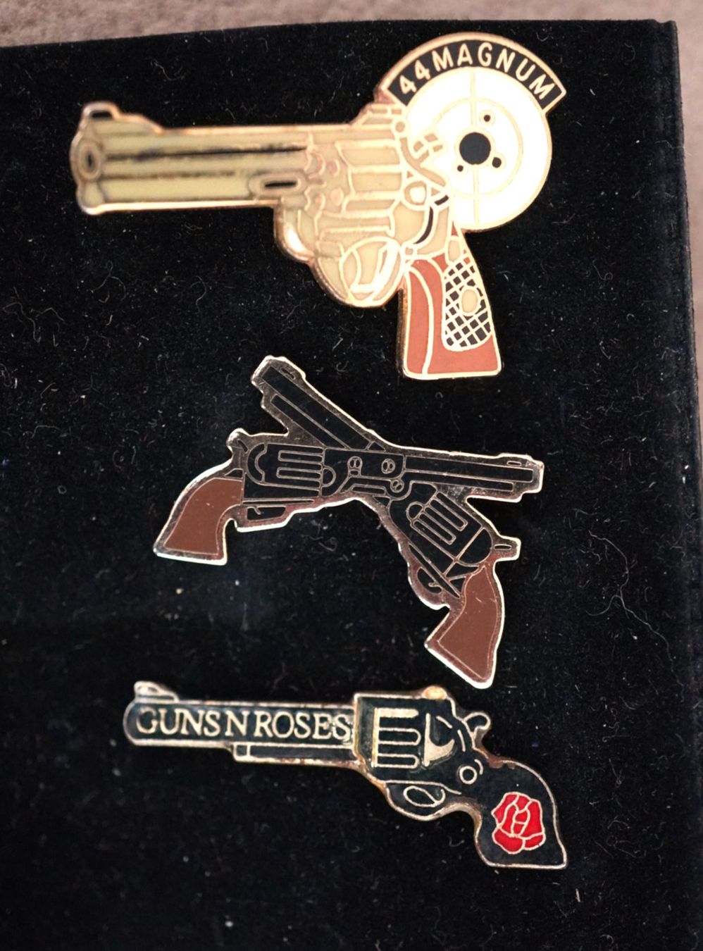 Placchette & Badge: 3 Pin Revolver – Usato da Worb venduto da worb01
