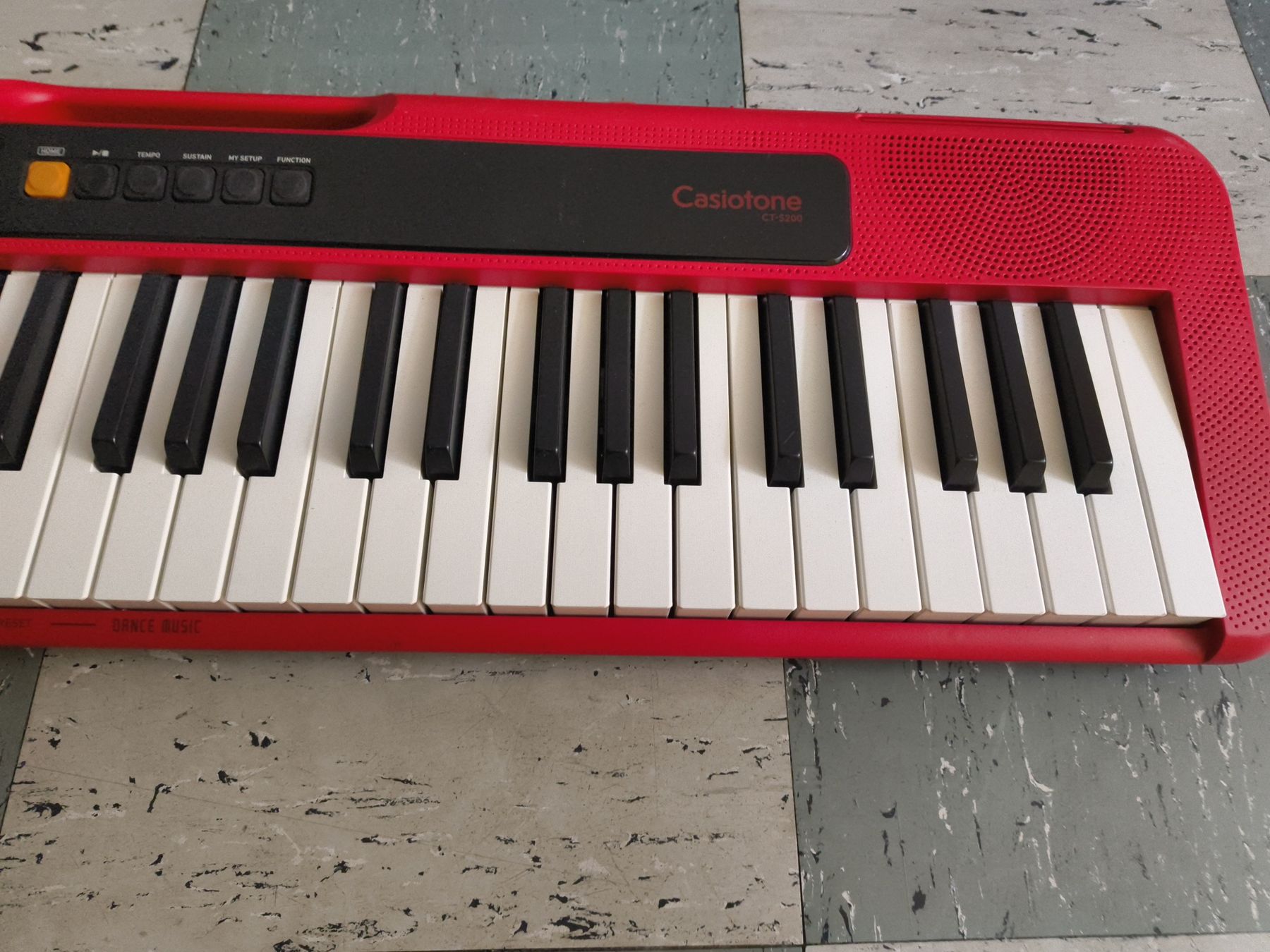 Casio Strumenti musicali: Casiotone CT-S200RD Keyboard Rot Defekt – Difettoso da stettlen venduto da VintageBern_ch 4