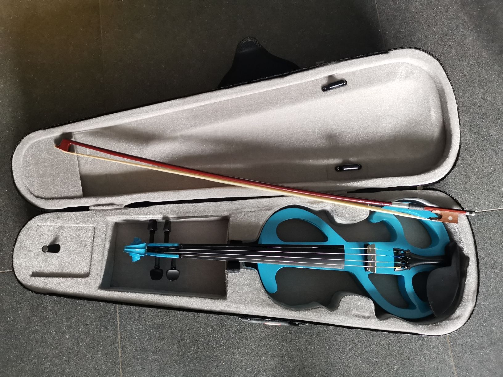 Instruments de musique: Violin case and bow – D'occasion à Rohrbachgraben par noisenomad 8