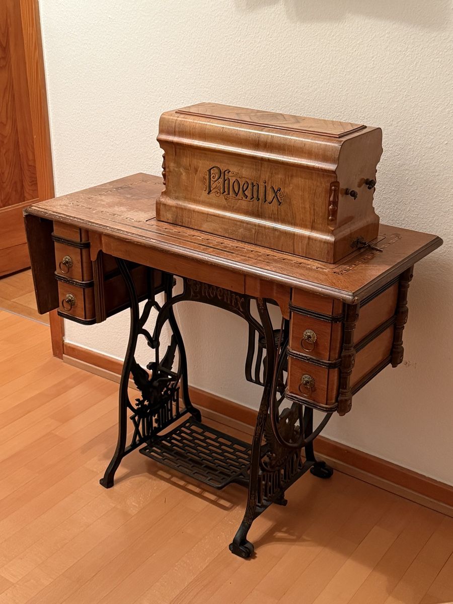 Phoenix Nähmaschinen: Nähmaschine Phönix, Antik. Gut erhalten. – Gebraucht aus Allschwil von bianco2750
