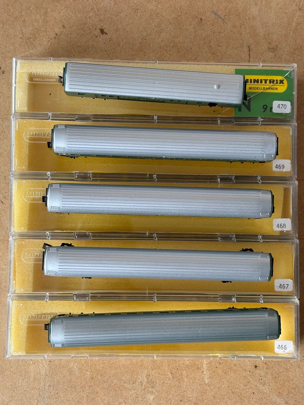 Trix Modelleisenbahnen: 5x Minitrix Personenwagen SBB – Gebraucht aus Hauterive NE von eriamch 1