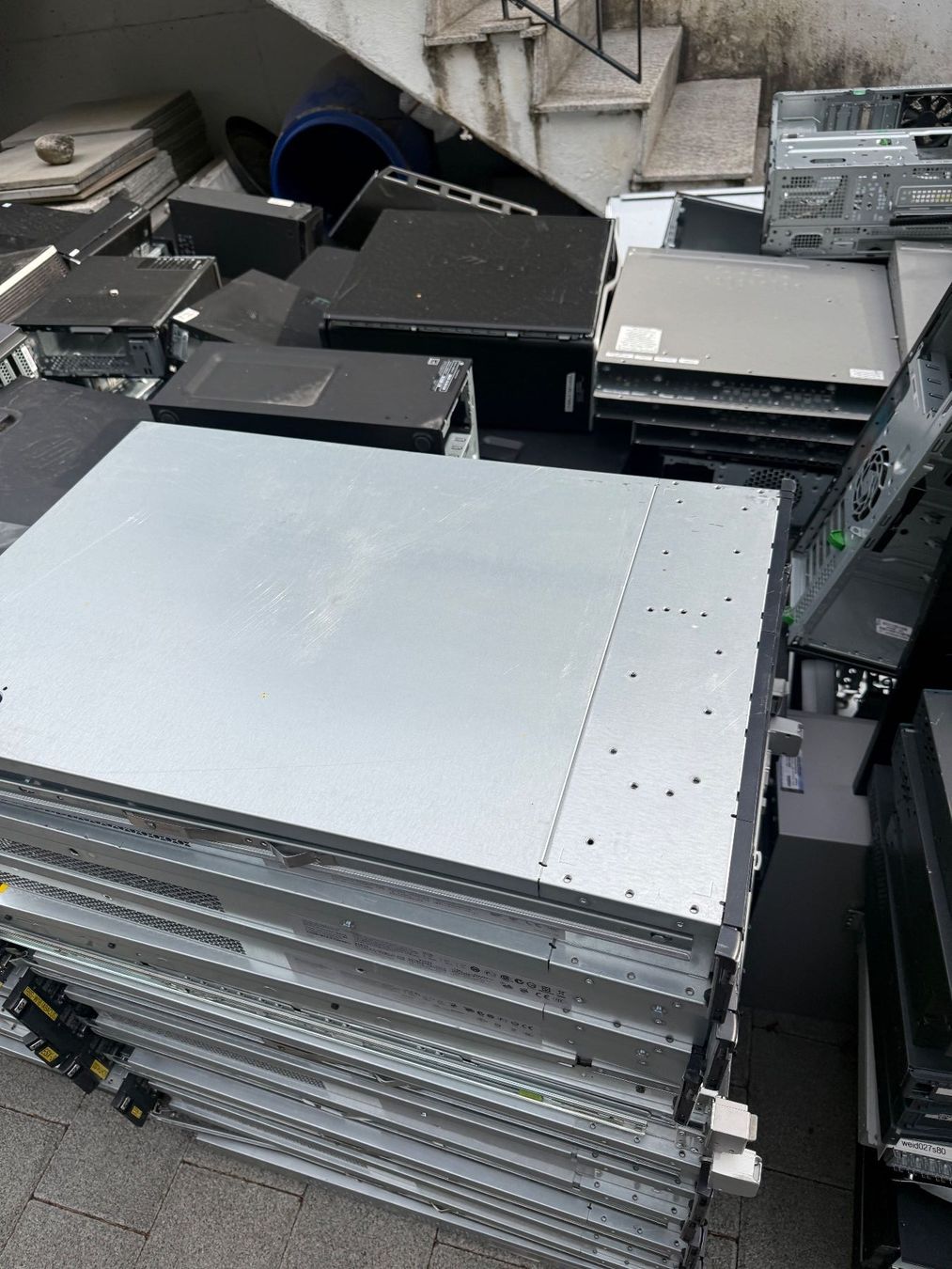 Custodie: Altmetall Server & PC Gehaeuse: ca. 1200 kg – Difettoso da Hägglingen venduto da money-4-tower 4