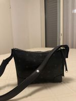 MCM Tasche schwarz Monogramm Leder Crossbody Tasche