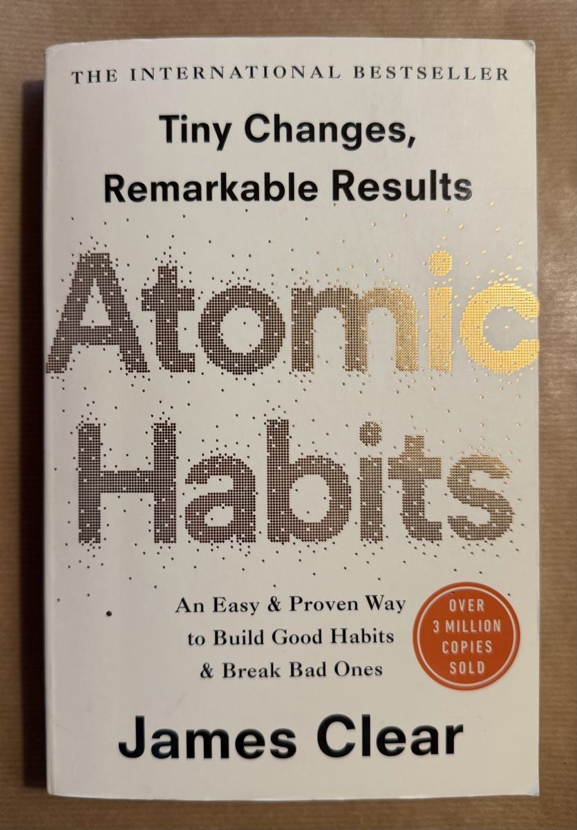 Libri: Atomic Habits - James Clear – Nuovo (secondo la descrizione) da Moosseedorf venduto da smushpuff