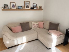 Modernes beiges Cordsofa mit Schlaffunktion und Relaxliege