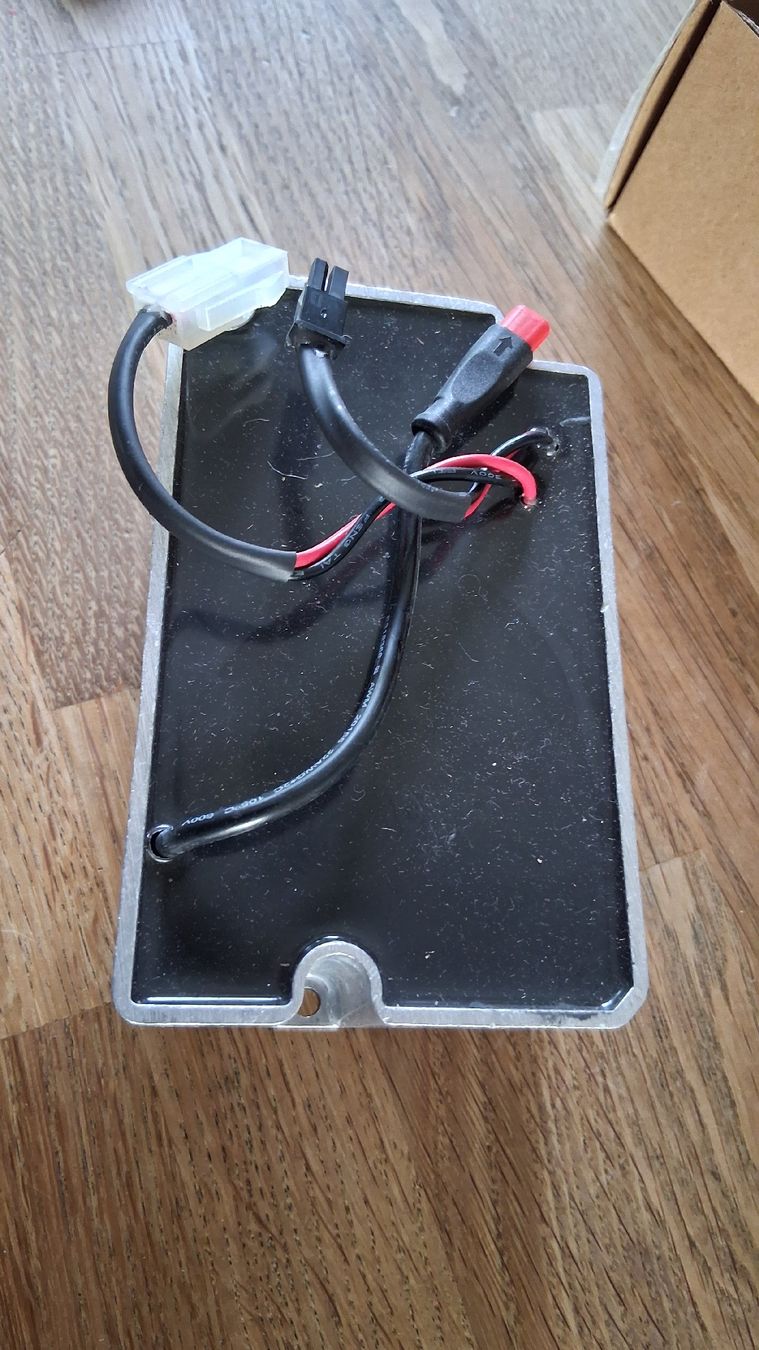 Batterieladegeräte: Ninebot Internes Ladegerät E-Scooter/ AC Adapter 42V 2.9A – Neu (gemäss Beschreibung) aus Neftenbach von Troper8 5