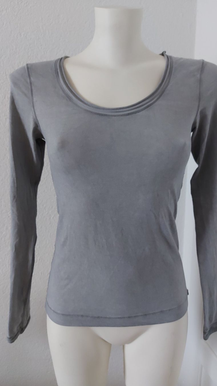 Nile Blusen: Nile Bluse/Shirt gr.XS Grau – Gebraucht aus Zofingen von MasterPCI