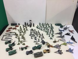 Militärspiel Soldaten Kanone Panzer usw.