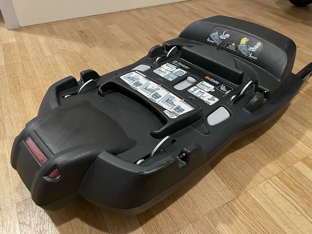 Seggiolini per auto: Besafe Isofix Basestation iZi Modular i-Size Base – Usato da Starrkirch-Wil venduto da flotron