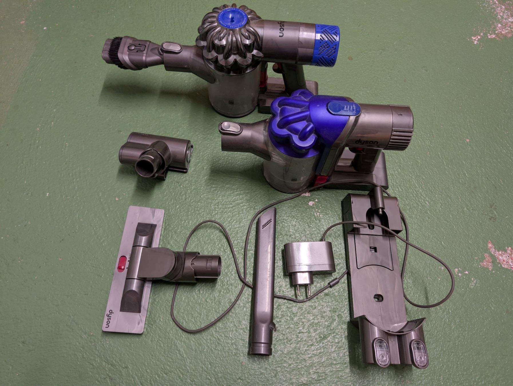 Dyson Aspirapolveri & Accessori: 2x Dyson Staubsauger + Zubehör – Difettoso da Rohrbach venduto da Ride_Santa 1