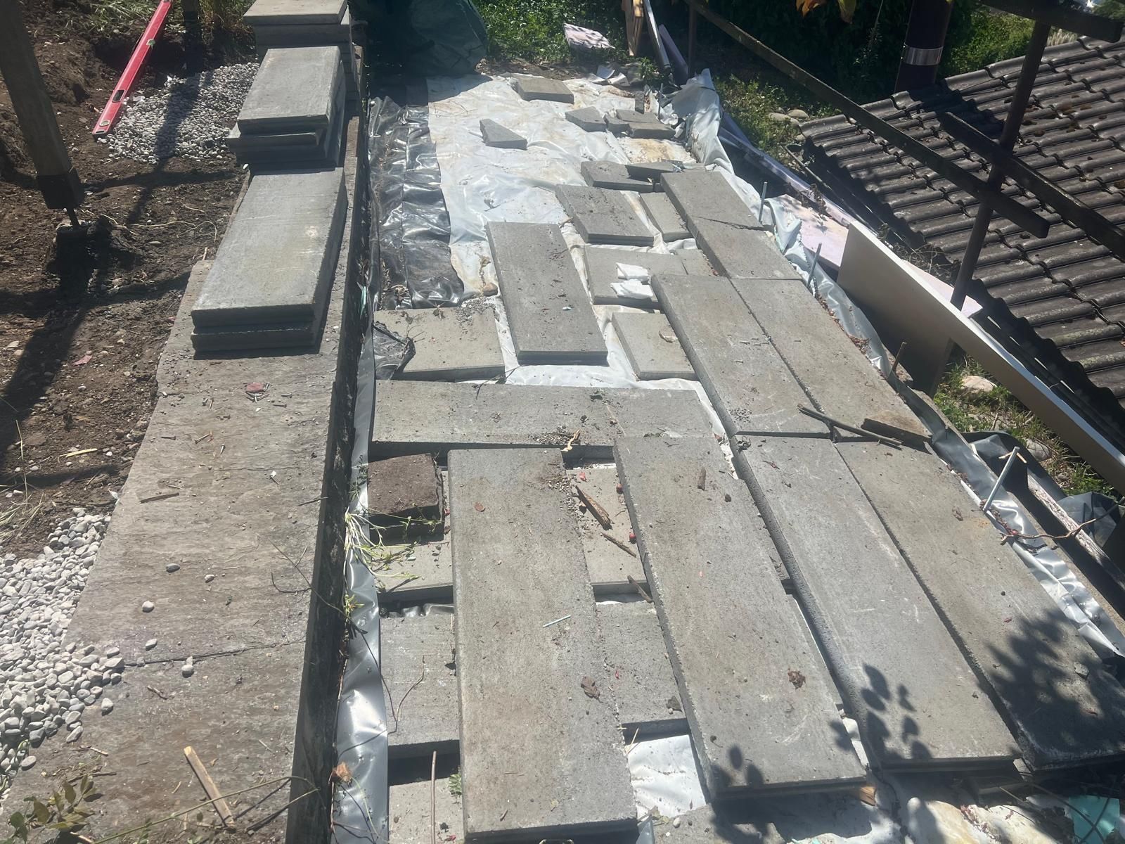 Piatti di portata: Gratis Baumaterial / Fliesen / Lavabo / Paletten / Platten – Usato da Füllinsdorf venduto da cabletime 4