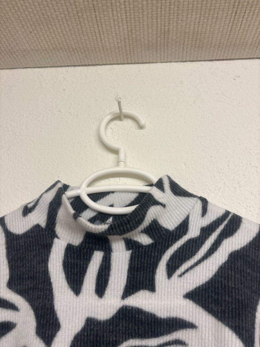 Pullover & Sweatshirts: Damen Pullover Muster Kragen Grösse M guter Zustand(No) – Gebraucht aus Wallisellen von ASZT 3