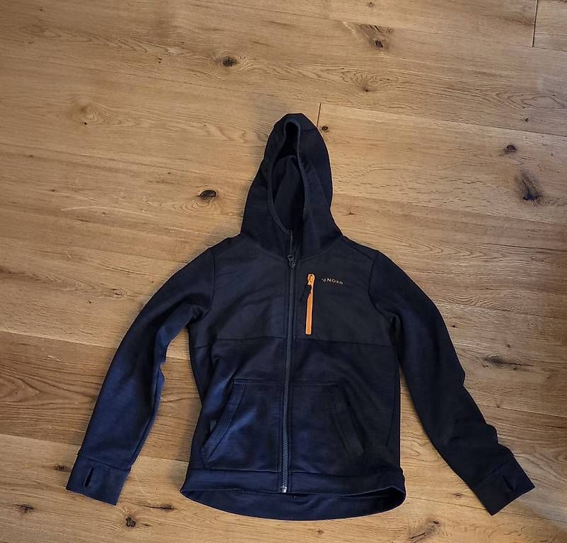 Pulls et sweat-shirts: Pullover (Benetton, 46 Nord) Gr. 140 cm – D'occasion à MUTTENZ par cod_8p5k 1