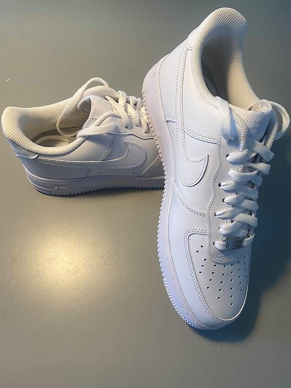 Nike Herrenschuhe: NEUE Nike Air Force 1 Gr. 44.5 – Neu und originalverpackt aus Zürich von Lena333 1