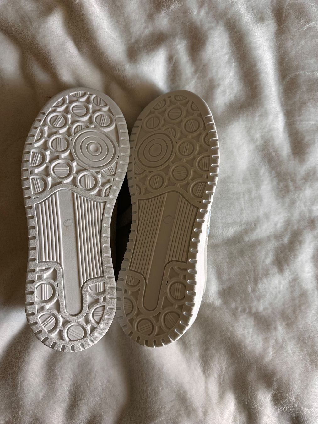Scarpe da donna: Sneaker beige hellblau neuwertiger Zustand – Nuovo (secondo la descrizione) da Dübendorf venduto da bol_h67v 1