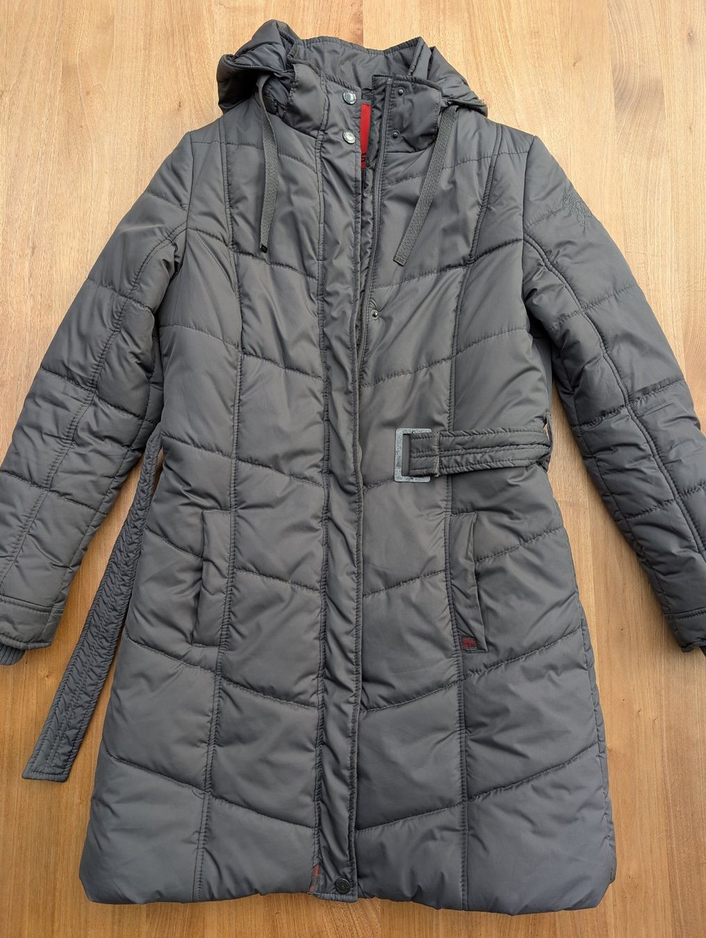 Cappotti: Warmer Wintermantel Gr. 38 mit Gürtel, Top Zustand – Usato da Igis venduto da Urs75